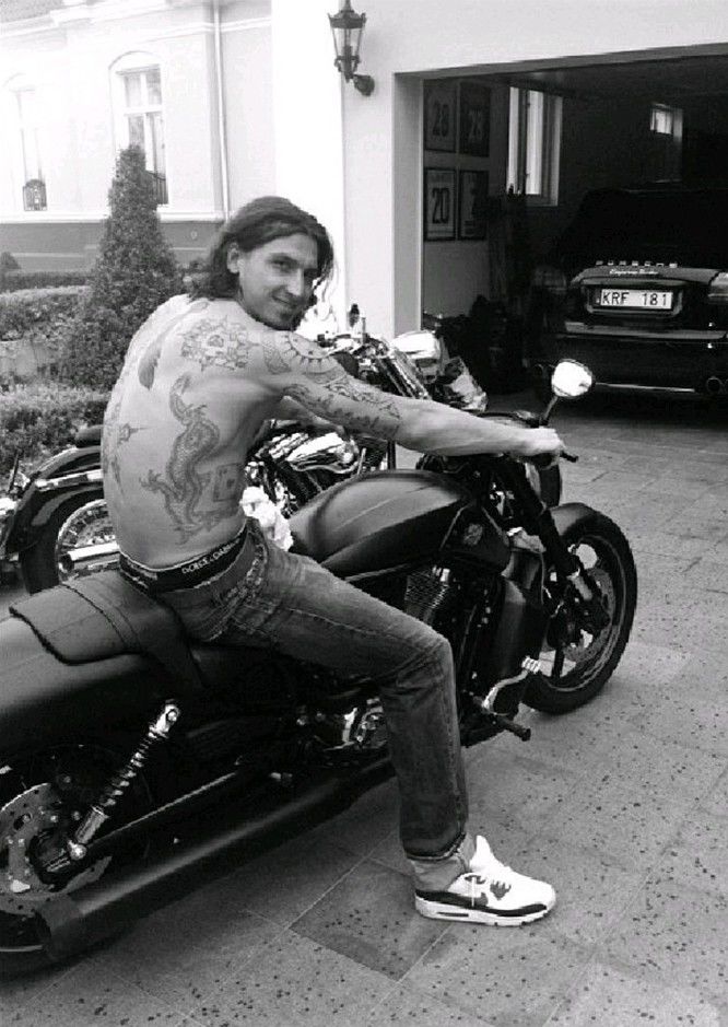 8 Pesepak bola hobi koleksi motor gede, ada yang punya lima