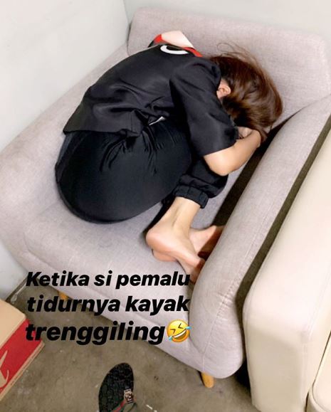 10 Pose Inul Daratista saat tidur ini curi perhatian