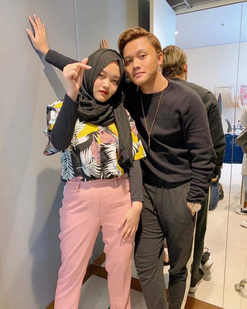 10 Potret Rizky Febian dengan Putri Delina, bukti kakak idaman