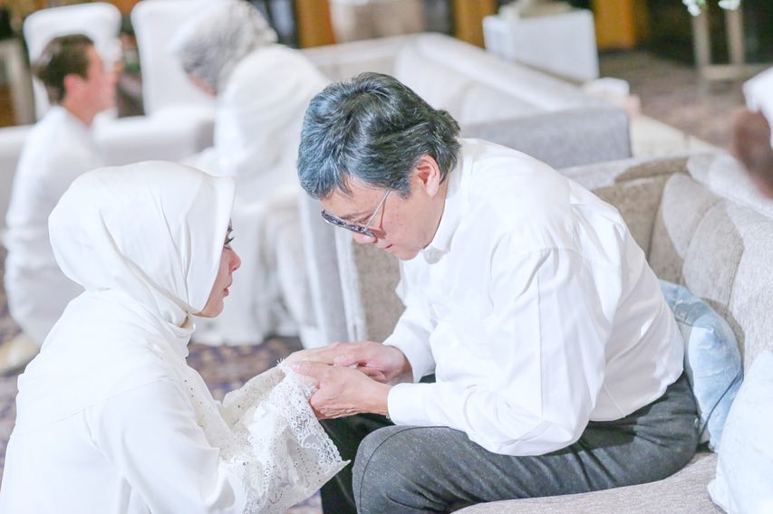 6 Momen kedekatan Syahrini bareng mertua, menantu idaman