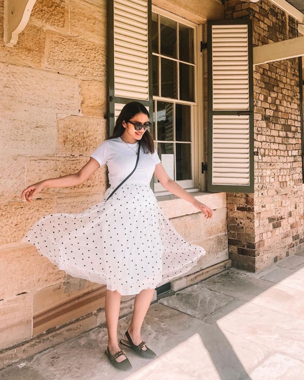 Hamil anak pertama, ini 8 potret Acha Sinaga pamer baby bump