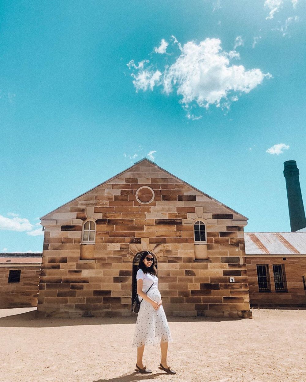 Hamil anak pertama, ini 8 potret Acha Sinaga pamer baby bump