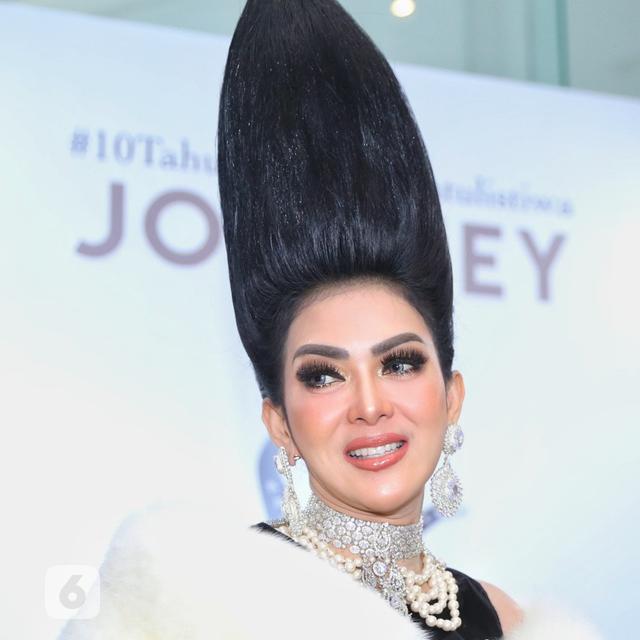 Potret 7 penyanyi dengan jambul tinggi, cetar membahana