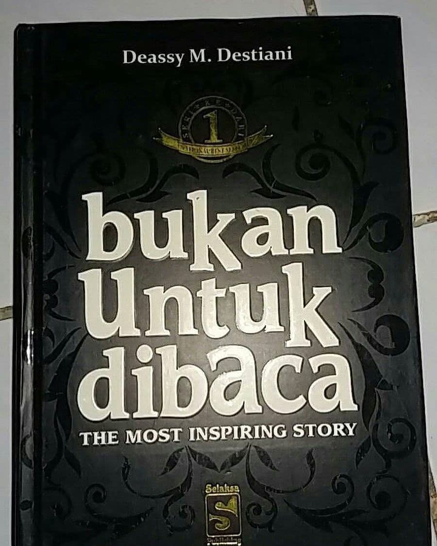 9 Judul buku lucu ini bikin pembaca senyum bingung