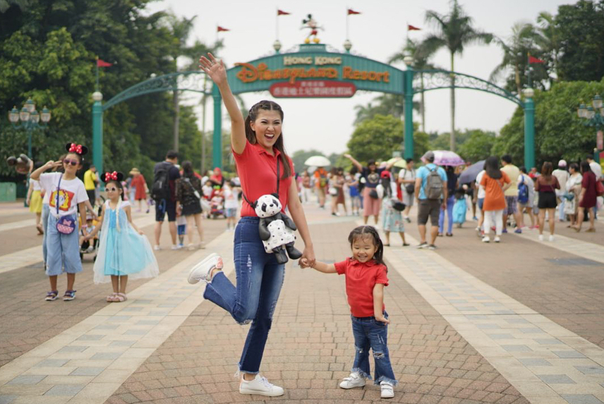 5 Seleb ini hobi koleksi sneakers, harganya sampai puluhan juta