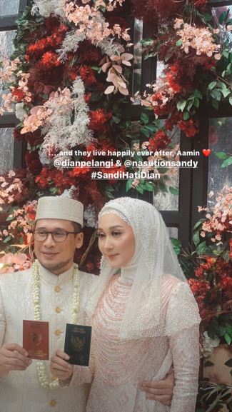 7 Momen pernikahan Dian Pelangi dan Sandy Nasution