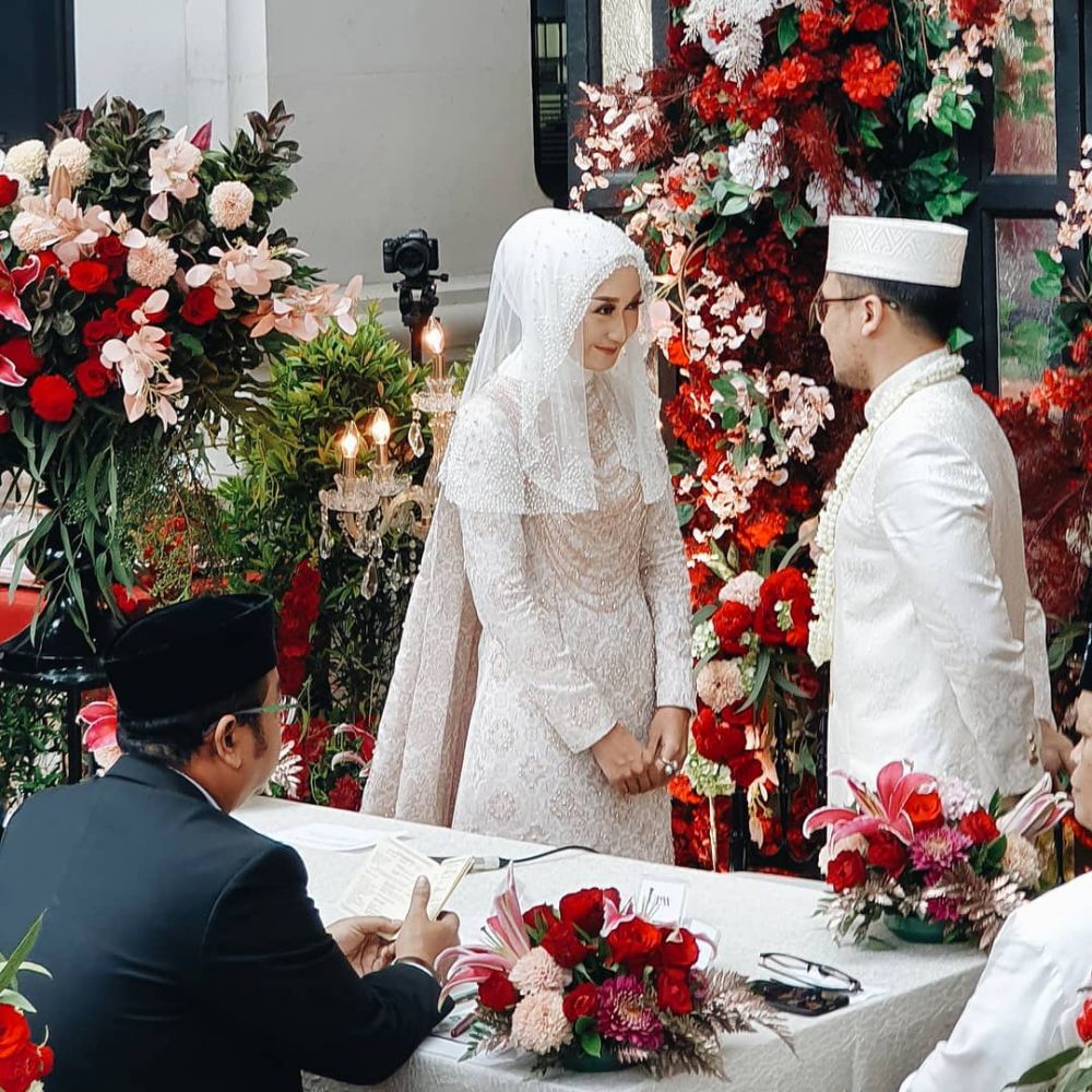 7 Momen pernikahan Dian Pelangi  dan Sandy Nasution