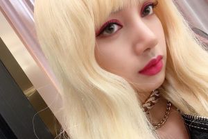 10 Potret Lisa Blackpink dengan rambut berponi, mirip Barbie