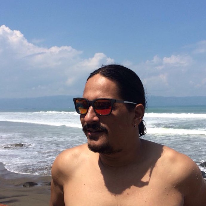 9 Seleb ganteng Tanah Air ini hobi surfing