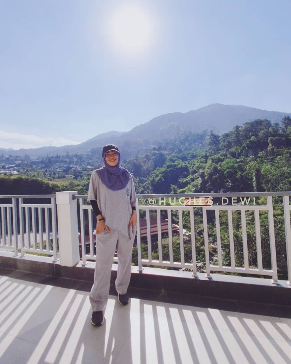 Sukses diet 90 kg, 8 potret terbaru Dewi Hughes ini bikin kagum