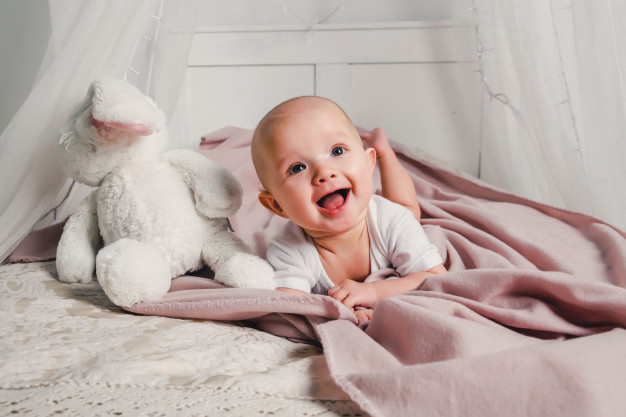 5 Penyebab sariawan pada bayi dan cara mengatasinya