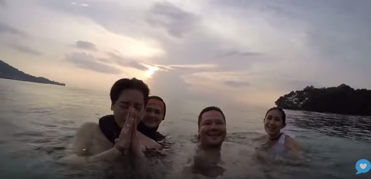 6 Momen seru Roger & Cut Meyriska diving, sempat deg-degan