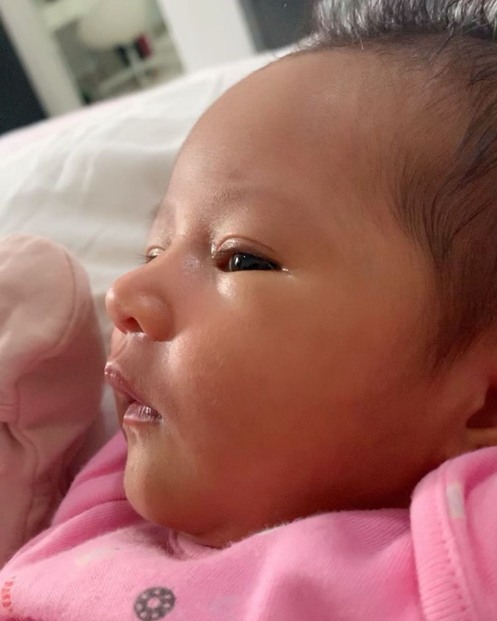 Diungkap ke publik, ini 7 potret bayi Kartika Putri yang imut abis