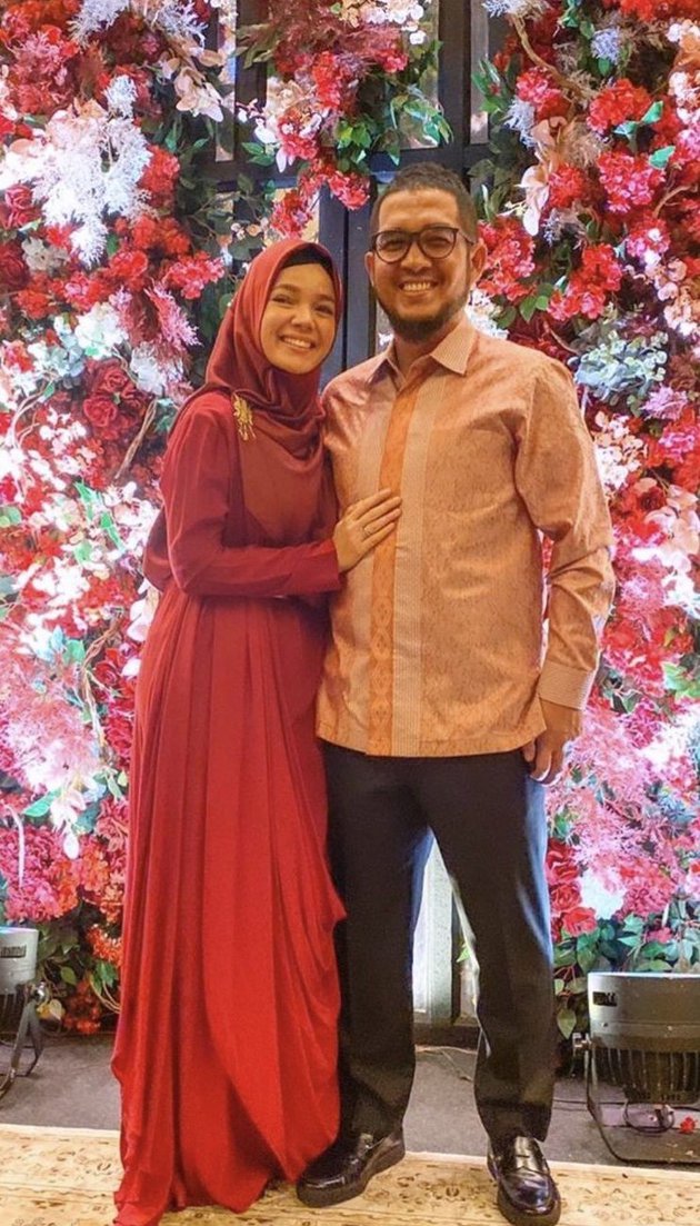 Gaya 13 seleb di resepsi Dian Pelangi ini elegan banget