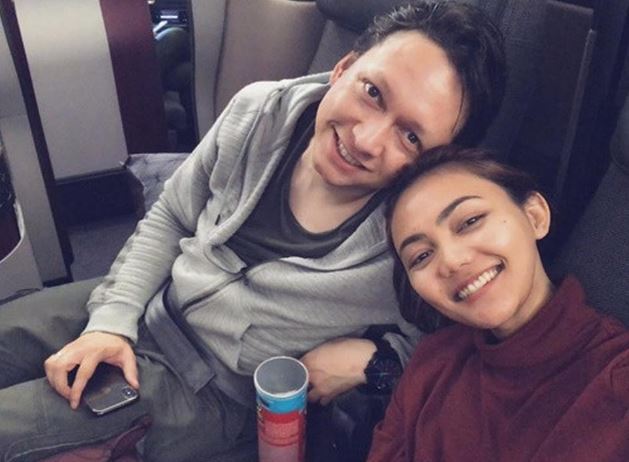 Masa-masa bulan madu, ini 6 momen mesra Rina Nose dan suami