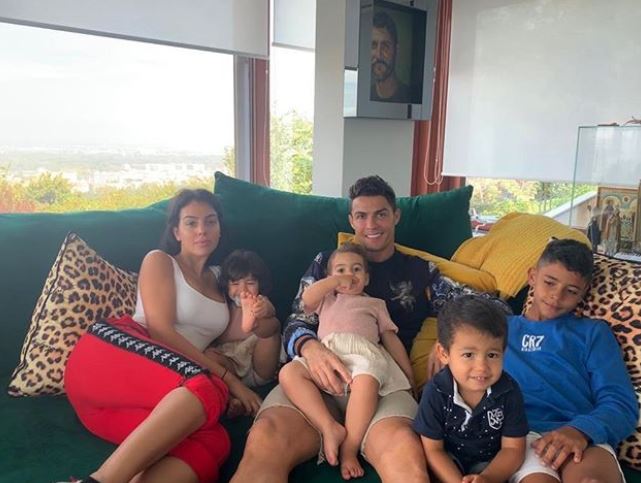 Cristiano Ronaldo dikabarkan menikah dengan Georgina Rodriguez
