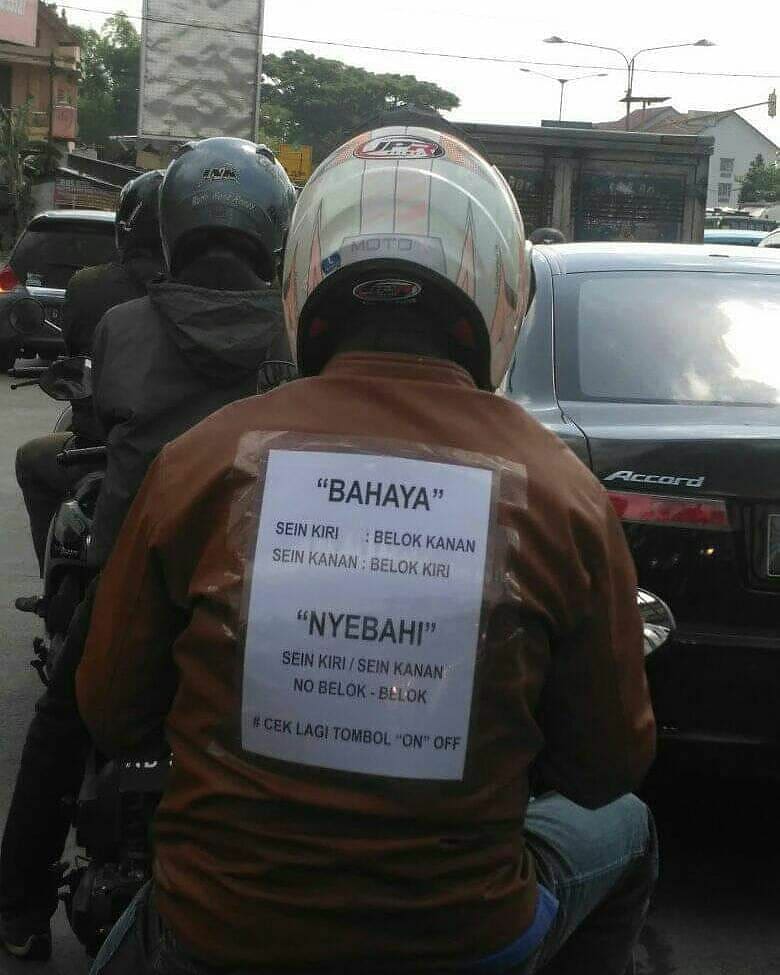10 Peringatan lucu dari pengendara motor ini kocak abis