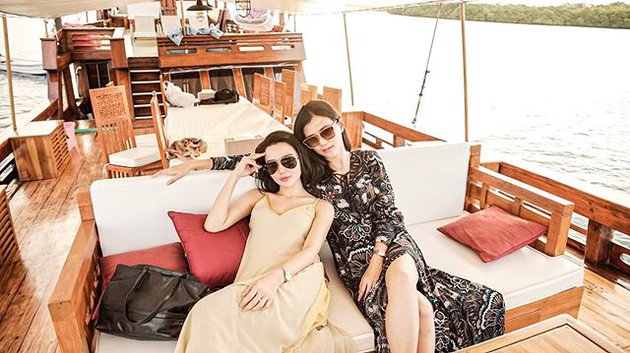 10 Potret Wika Salim liburan ke Labuan Bajo, gayanya jadi sorotan