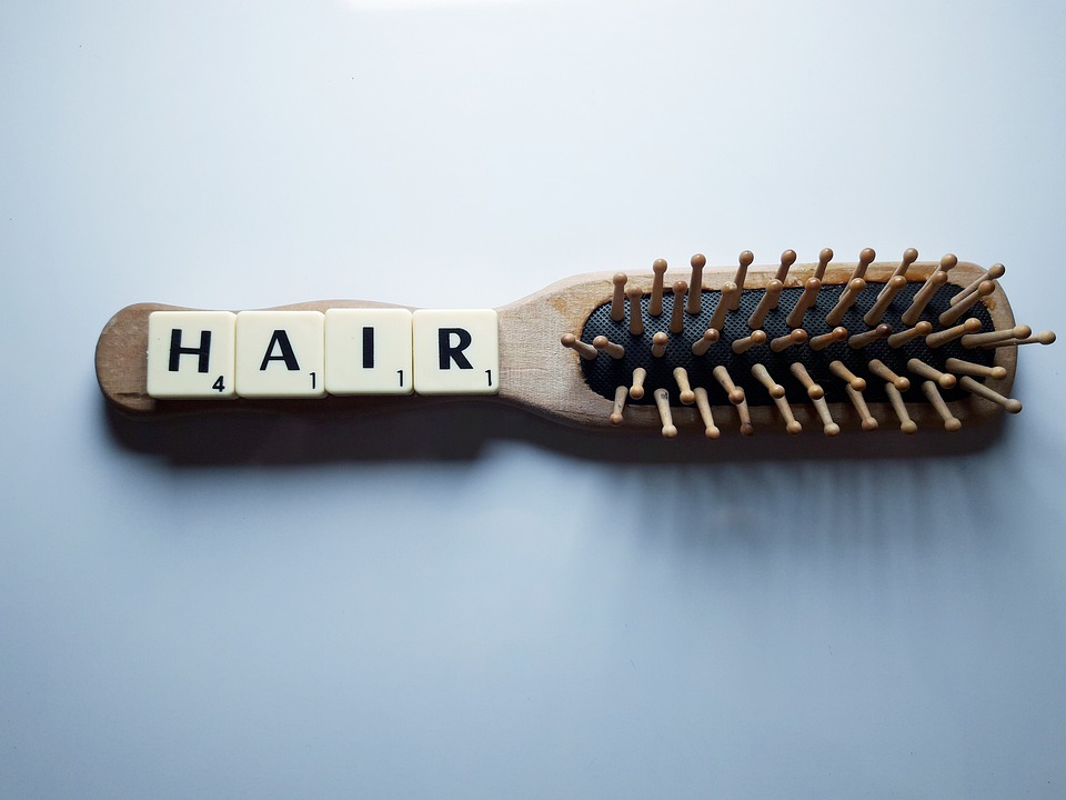 5 Penyebab rambut rontok saat menyusui & cara pencegahannya