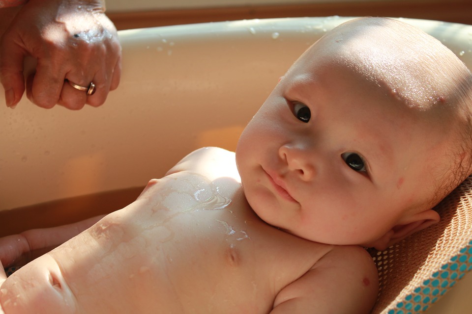 5 Cara menghilangkan ketombe pada bayi dan penyebabnya