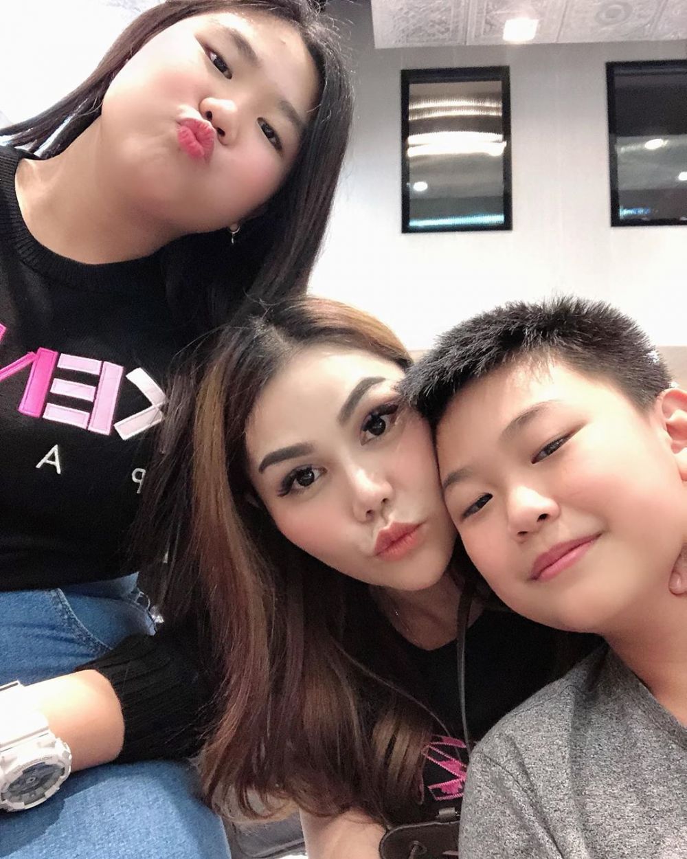 10 Momen DJ Butterfly bareng anak tiri, akur bak anak kandung