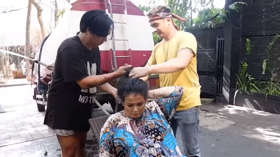 8 Momen kocak & romantis Jennifer Jill dapat kejutan mobil dari Ajun