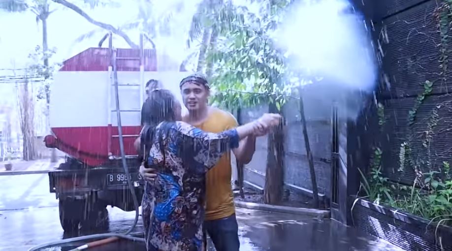 8 Momen kocak & romantis Jennifer Jill dapat kejutan mobil dari Ajun