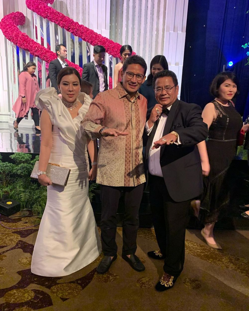 Foto bareng Hotman Paris, pose Sandiaga Uno curi perhatian