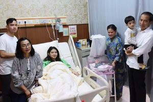 Jarang tersorot, ini 6 potret ibunda Selvi Ananda