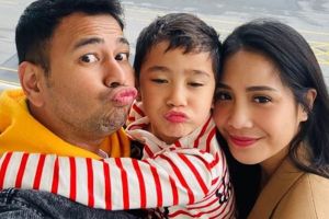 Liburan ke Korea Selatan, harga syal Nagita bikin melongo