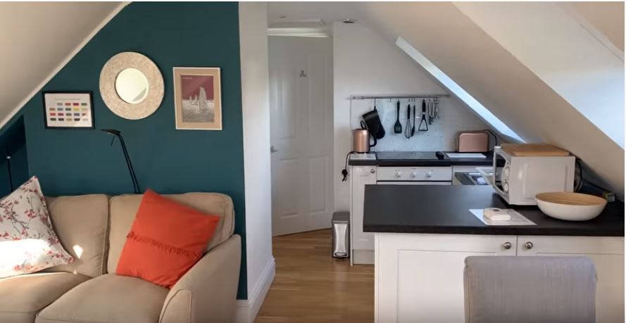 8 Potret rumah Kimberly Ryder di Inggris, pemandangannya asri