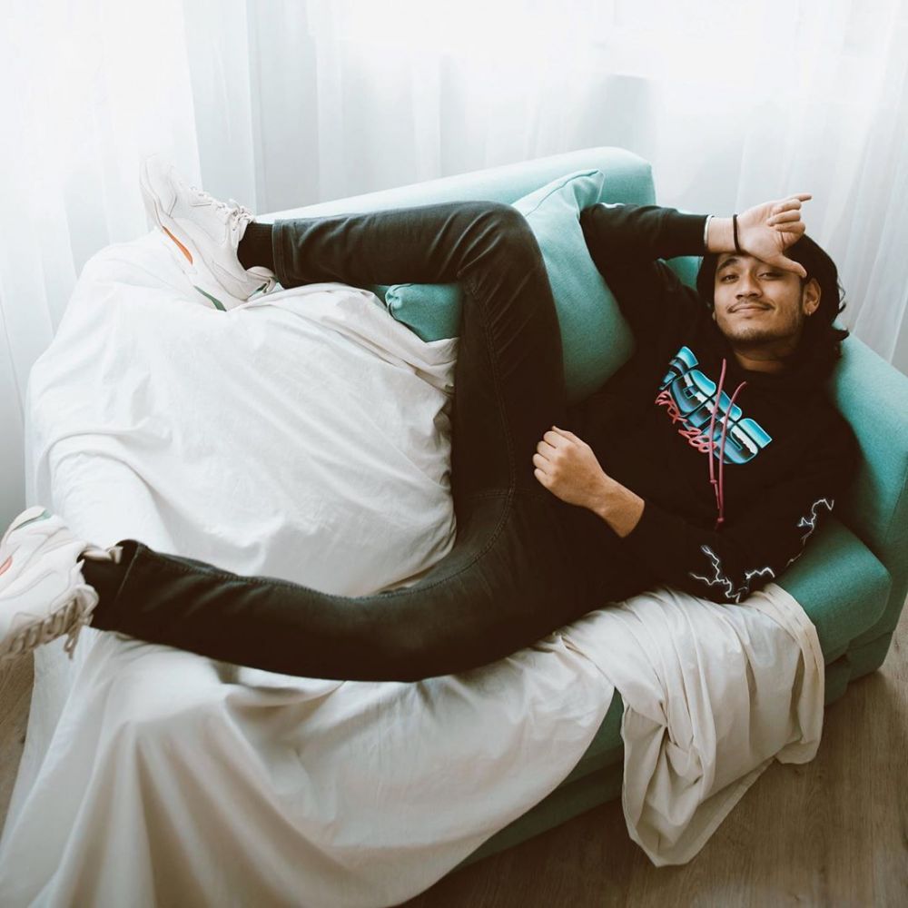 10 Potret terbaru Giorgino Abraham, gahar berambut gondrong