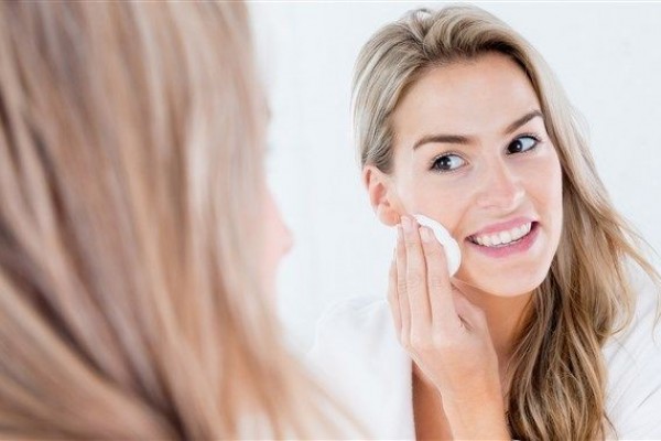 7 Cara membersihkan wajah yang benar agar tidak merusak kulit