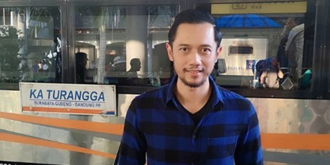 5 Momen AHY nikmati malam Jogja sambil lesehan minum kopi joss