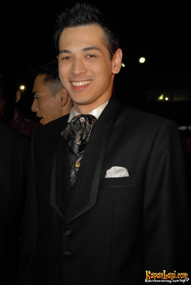 10 Pesona Richard Kevin, aktor yang bakal nikahi Cut Tari  