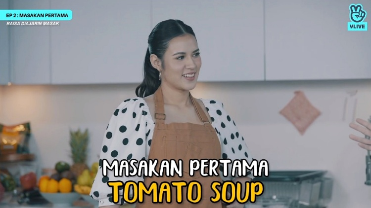 Selain bersuara merdu Raisa bisa masak lho, begini aksinya di dapur