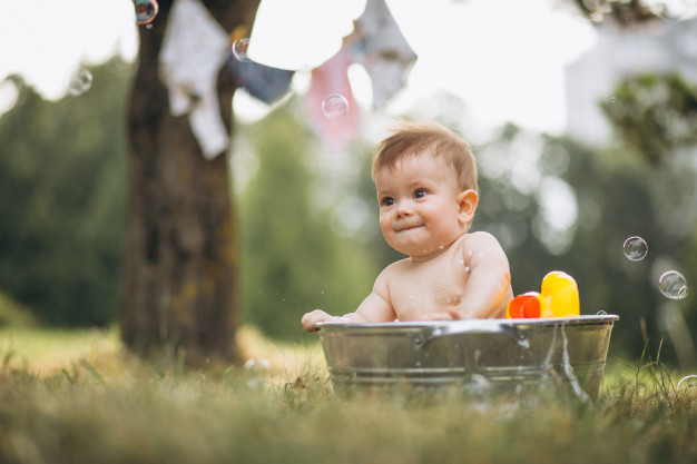 10 Cara mengatasi kulit kering pada bayi secara alami