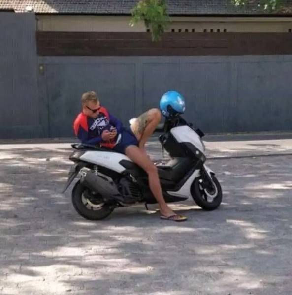 10 Momen kebetulan yang bikin ngakak dan gagal fokus