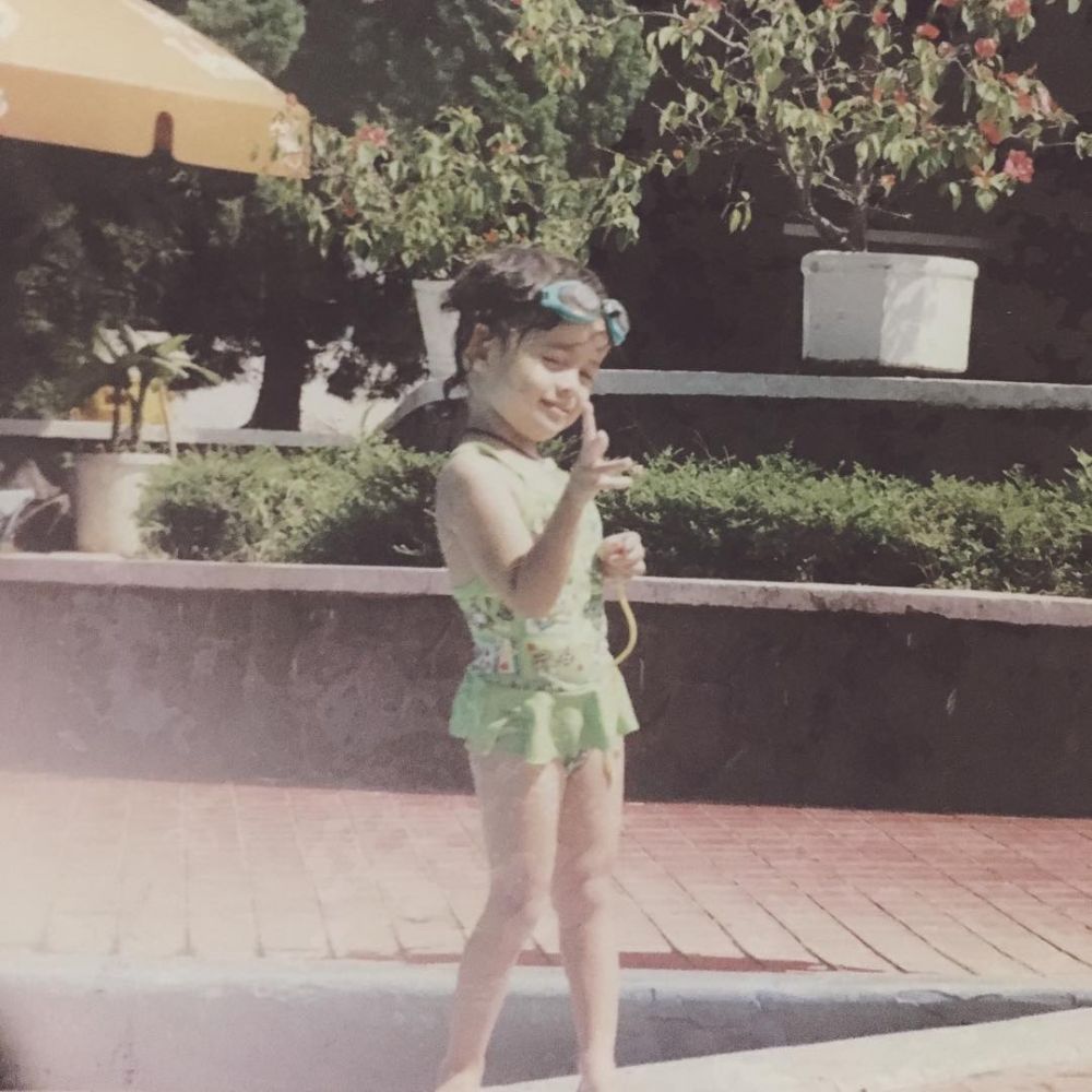 7 Potret masa kecil Safira Crespin, polos belum mengenal cinta