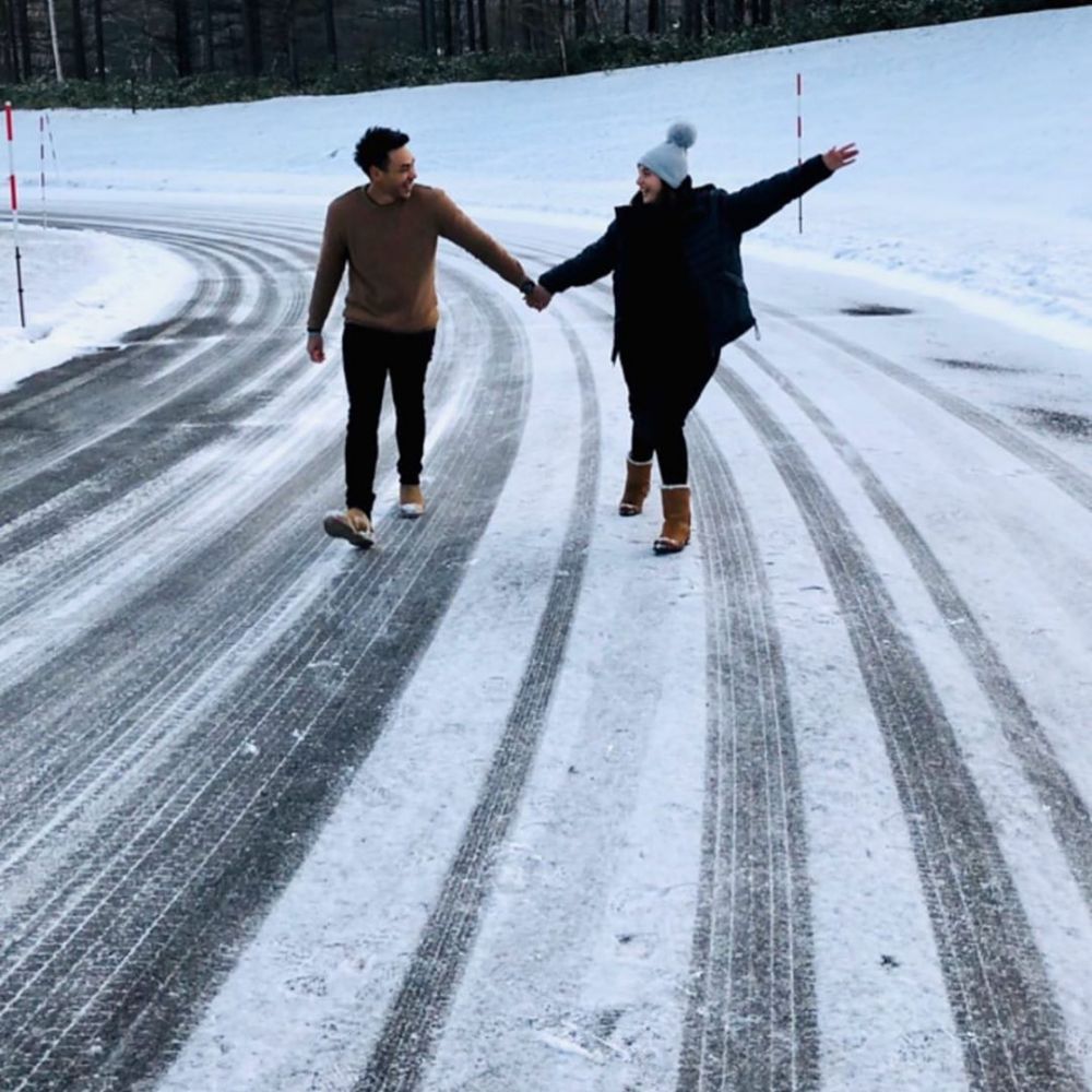 7 Potret kebersamaan Chelsea Islan & Rob Clinton, go public nih