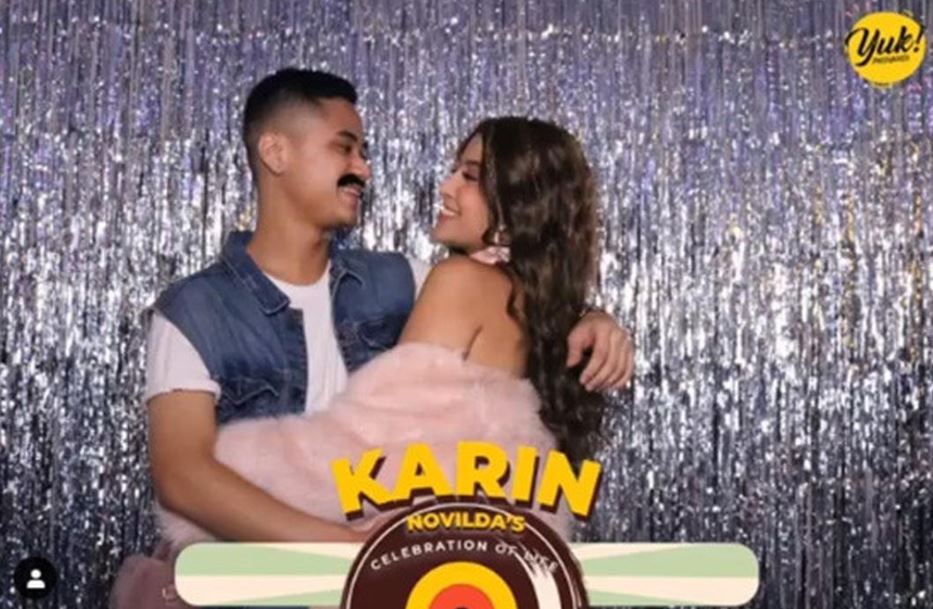 5 Momen kedekatan Awkarin dan putra Wishnutama, jadi sorotan