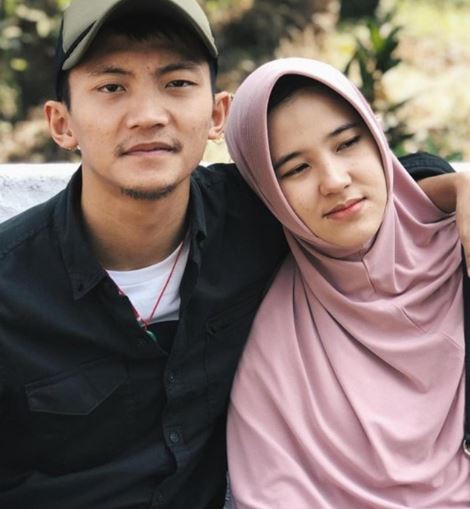 Jarang tersorot, ini 6 potret Kulsum istri Ihsan Maulana Mustofa