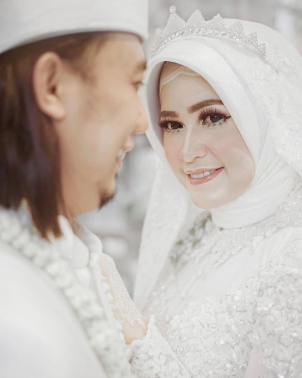 8 Momen pernikahan kedua Ade Jigo, penuh kebahagiaan