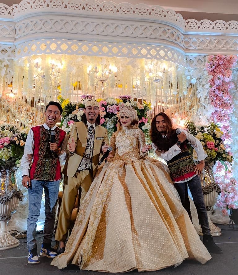 8 Momen pernikahan kedua Ade Jigo, penuh kebahagiaan