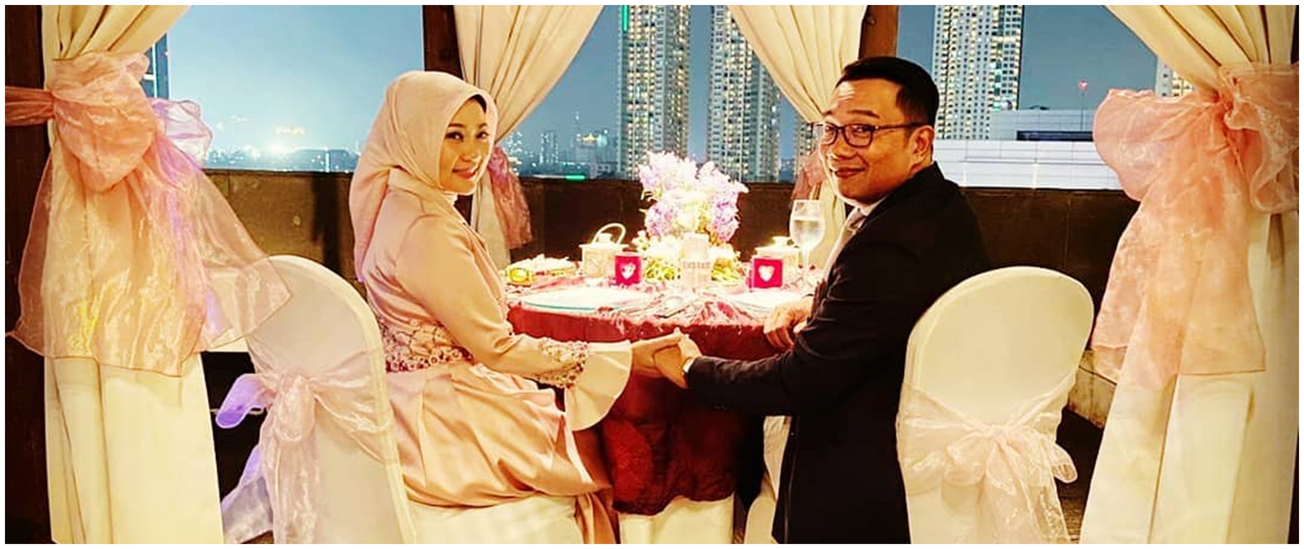 Momen makan malam Ridwan Kamil dan istri ini bikin baper