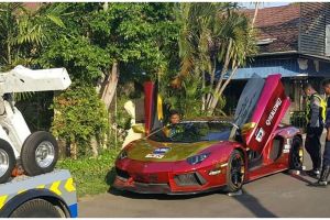 Detik-detik Lamborghini milik Crazy Rich Surabaya terbakar