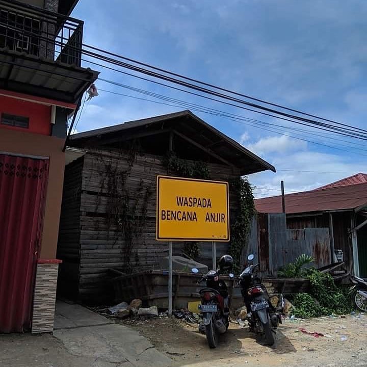 10 Papan peringatan bahaya ini endingnya bikin ngegas