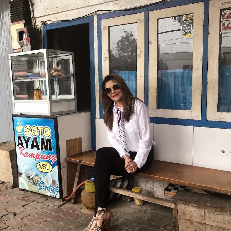 Gaya Tamara Bleszynski tunggu warung makan buka ini jadi sorotan