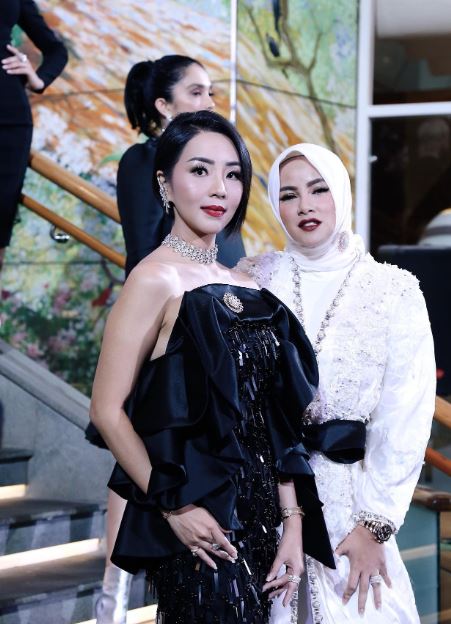 5 Gaya OOTD Olla Ramlan hadiri acara bergengsi, bawa tas hampir Rp 1 M