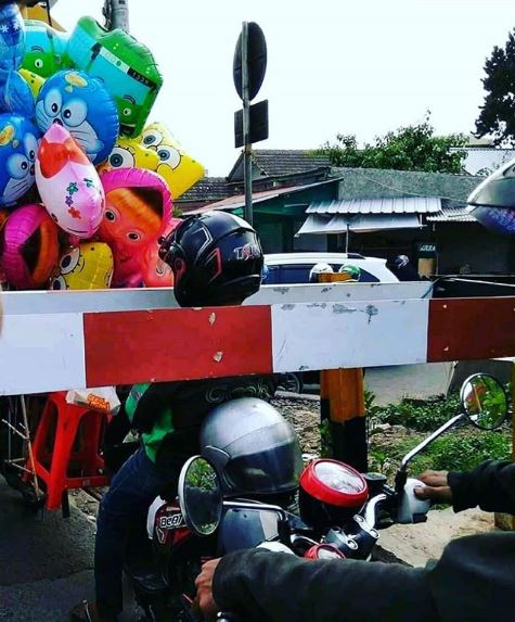 8 Kejadian apes driver ojek online, mau ketawa tapi kasihan